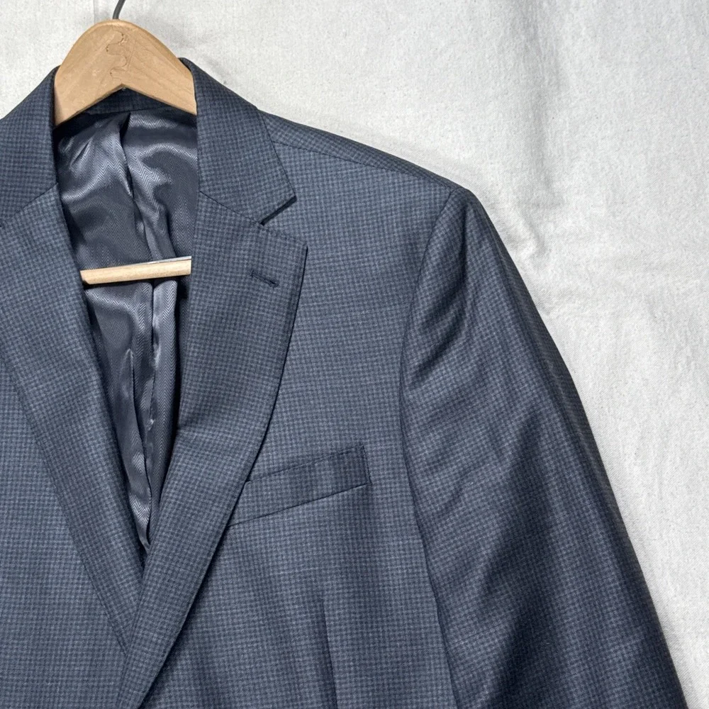 Joseph Abboud small flaw